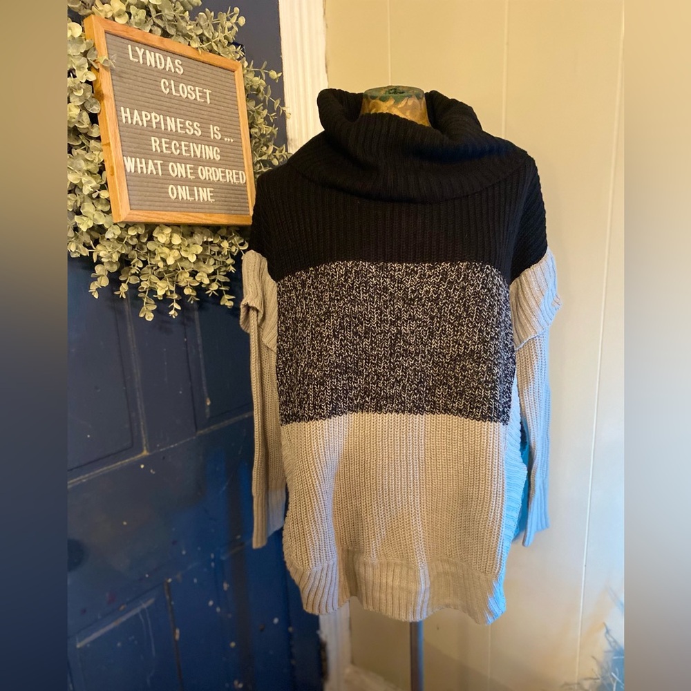 Gray and Black Sweater Curved Hem and Side Slits